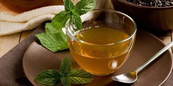 green tea kalawan mint pikeun leungitna beurat