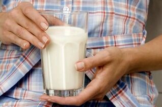 Hiji mojang leungit beurat dina Kefir